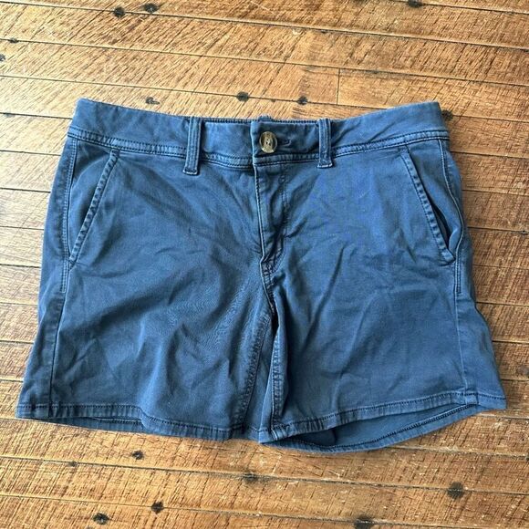 American Eagle blue stretchy normcore size 4 midi shorts - Picture 1 of 3